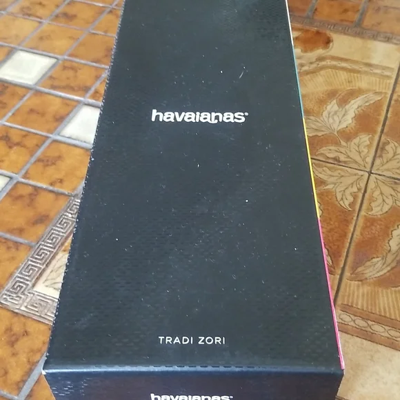 NWT HAVAIANAS flip flops - Picture 9 of 13